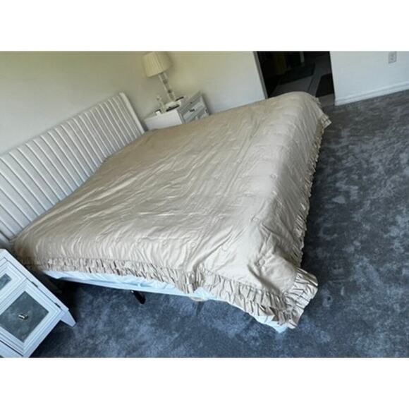 Daniel Cremieux Beige/Gold "Chocolate" ruffled coverlet Full/Queen Size - Picture 14 of 14